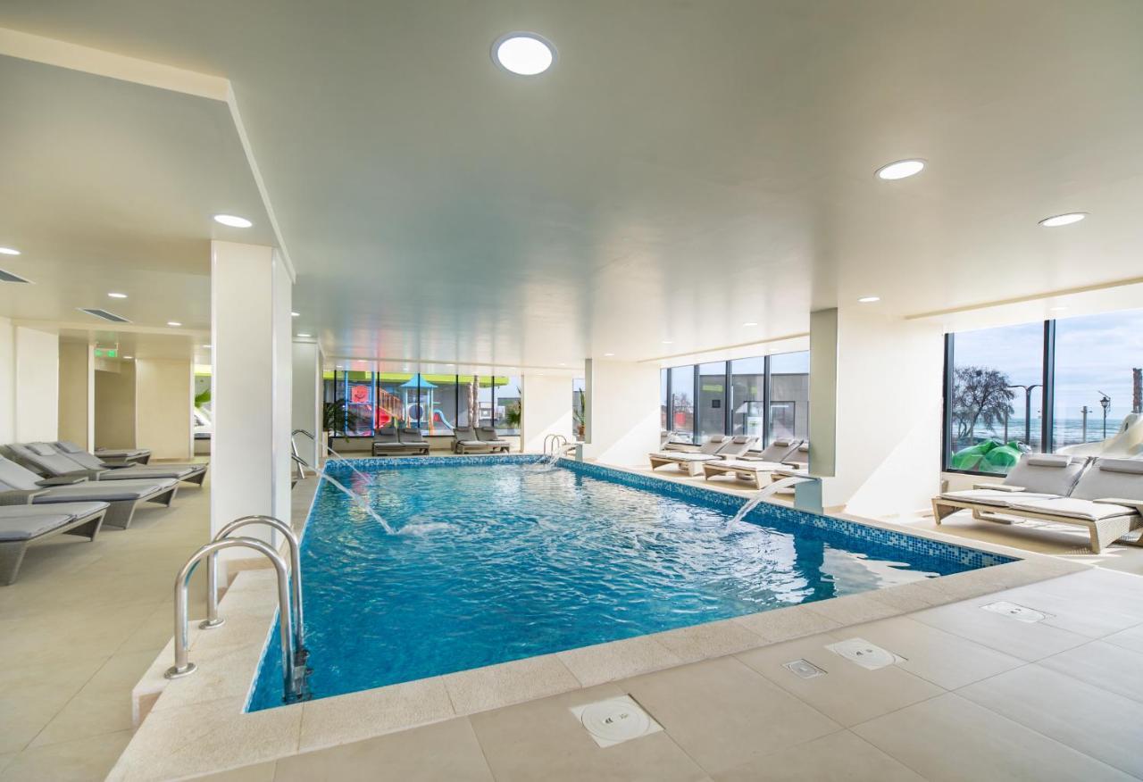 Rusty Sands Apt Spa N Pools Beach Resort Navodari Bagian luar foto
